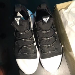 NIKE KOBE AD BASKETBALL SNEAKER